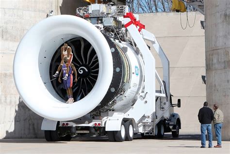 Here's The World's Largest Jet Engine | Gizmodo Australia