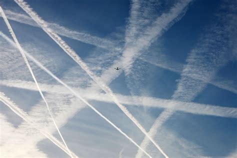 What Causes Vapor Trails? - PostureInfoHub