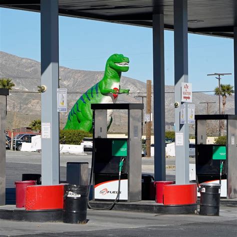 California’s Most Iconic Roadside Attractions - The New York Times