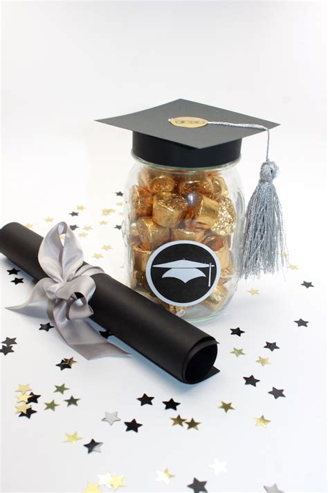 DIY Graduation Mason Jar Party Favors and Grad Gift Craft + free ...