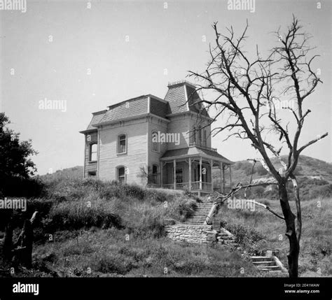 PSYCHO 1960 Paramount Pictures film, The Bates Motel set about 1964 ...