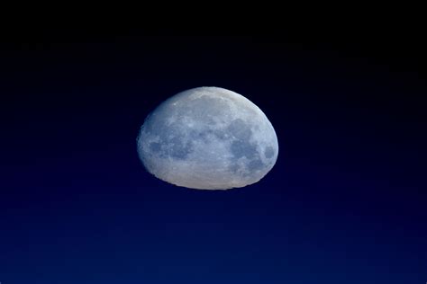 Space in Images - 2016 - 06 - Waxing gibbous moon