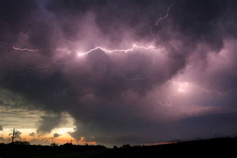 Lightning: Cloud discharge | International Cloud Atlas