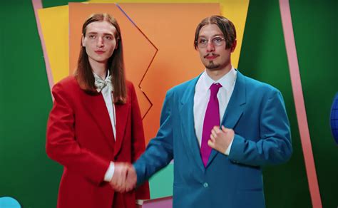 Watch Y2K, Bbno$' Fictional 'Big Fun Fun Show' in New 'Lalala' Video ...