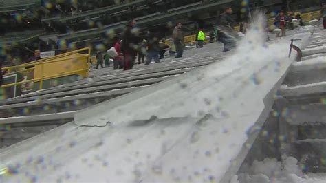 Snow shovelers fill Lambeau Field in Green Bay to get stadium ready for ...