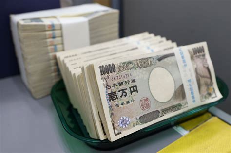 Yen weakens to ¥141 zone against U.S. dollar in new 24-year low - The ...