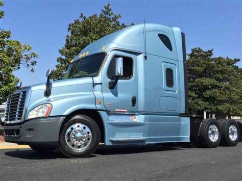 Freightliner CASCADIA 125 EVOLUTION -- (2014) : Sleeper Semi Trucks