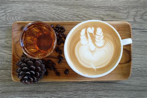 Coffee latte art in coffee shop 11041148 Stock Photo at Vecteezy