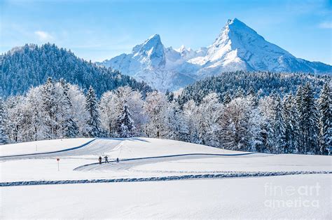 Winter landscape in the Bavarian Alps with Watzmann massif, Germ ...