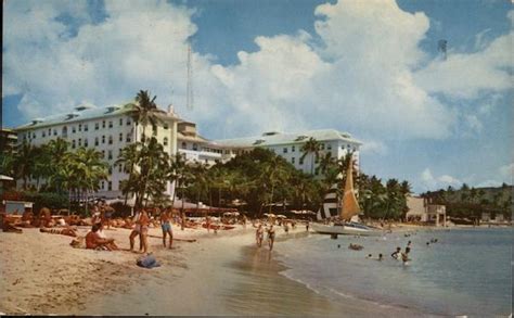 Famed Moana Hotel Waikiki, HI Postcard