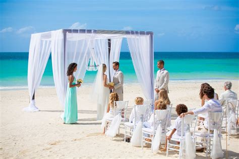 30+ Things To Know As You Plan A Beach Wedding | Beaches