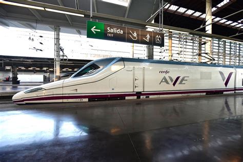 Los servicios AVE de Renfe entre Madrid y Barcelona cumplen 15 años con ...