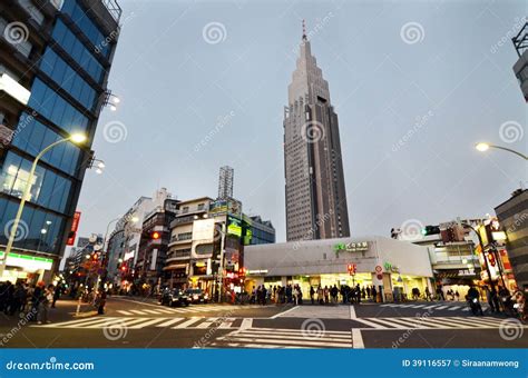 TOKYO - NOV 23: Yoyogi Station Editorial Photography - Image of people ...