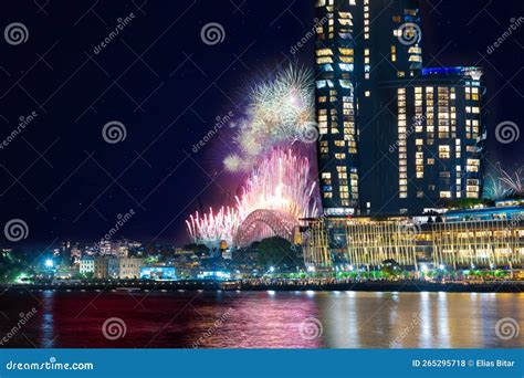 Sydney Harbour Bridge New Years Eve Fireworks 2023, Colourful NYE Fire ...