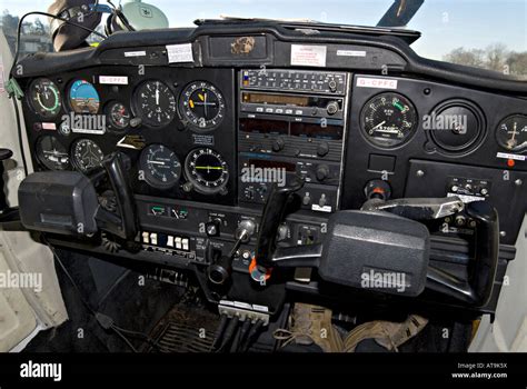 Cockpit Instruments in a Cessna 152 Aircraft Stock Photo - Alamy