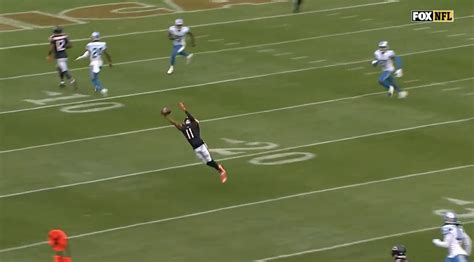 WATCH: Bears WR Darnell Mooney Makes SICK One-Handed Catch