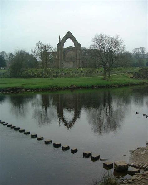 Bolton Abbey ruins © Paul Baxter cc-by-sa/2.0 :: Geograph Britain and ...