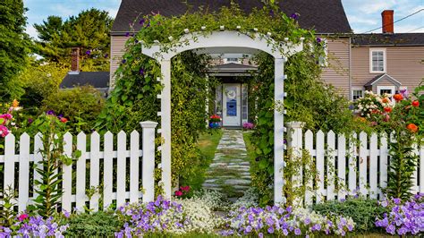 10 Creative Backyard Fence Line Ideas That Will Transform Your Outdoor ...