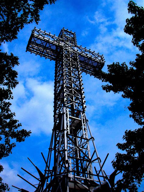 Mount-Royal's holy cross | Mount royal, Quebec city, Old rugged cross