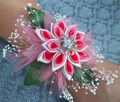 1000+ images about Kanzashi Flowers on Pinterest | Kanzashi tutorial ...