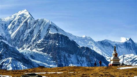 Pic of the Week: Hiking in Manang, Nepal - Solo Traveler