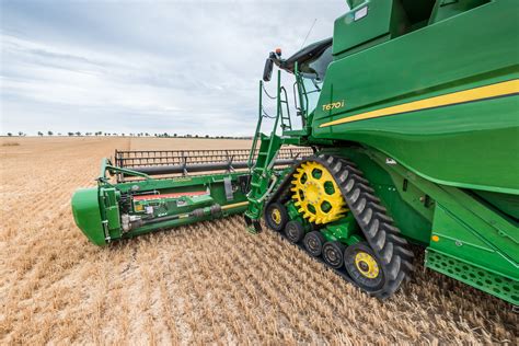 John Deere revamps its smaller Sampo-built combines - Agriland.co.uk