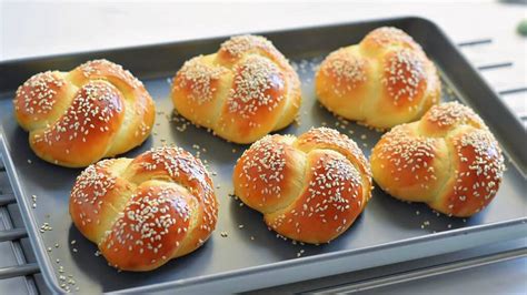 Challah Rolls Recipe :The Best Challah Buns in 6 simple steps ...