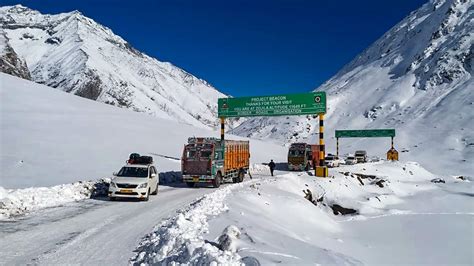 Winter tourism activities in Ladakh suspended amid COVID-19 surge ...