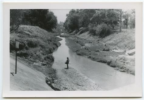 This photo of the Los Angeles River between Lindley Avenue and Reseda ...