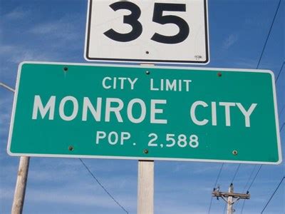 Monroe City, MO - Population Signs on Waymarking.com