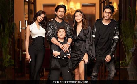 Shah Rukh-Gauri Khan And Kids Aryan, Suhana, AbRam In A Perfect Family ...