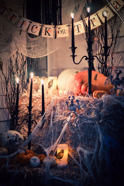 125 Cool Outdoor Halloween Decorating Ideas - DigsDigs