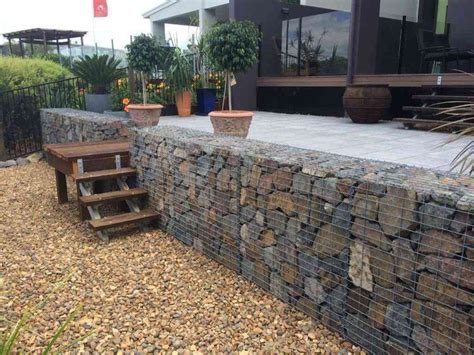 mur gabion e soutènement pour la terrasse élevée avec agrumes pots ...