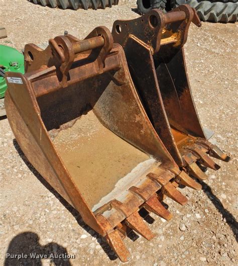 (2) John Deere backhoe buckets in Dalhart, TX | Item HQ9275 sold ...