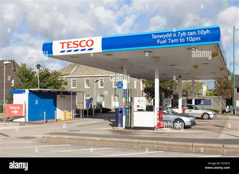 Tesco self service petrol station, Porthmadog, North Wales, uk Stock ...