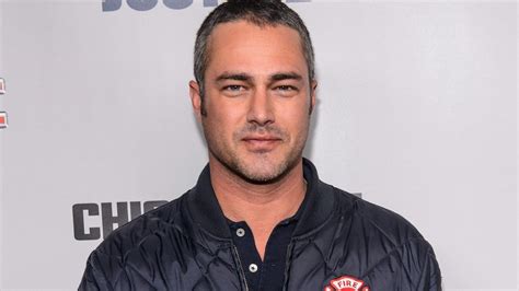 ‘Chicago Fire’ star Taylor Kinney helps Pennsylvania driver with blown ...