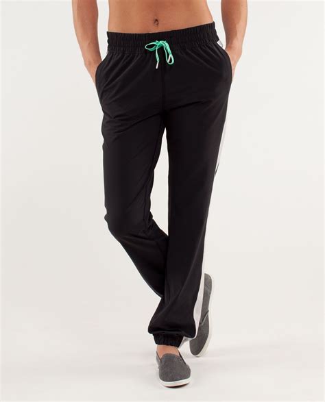 lululemon track pants, perfect for traveling | Clothes, Pants for women ...