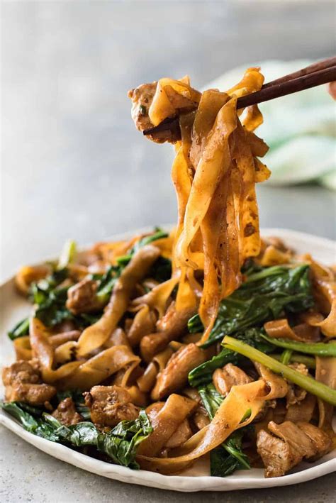 Pad See Ew (Thai Stir Fried Noodles) | RecipeTin Eats