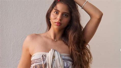 Suhana Khan sits pretty in her latest viral Instagram post, her sassy ...