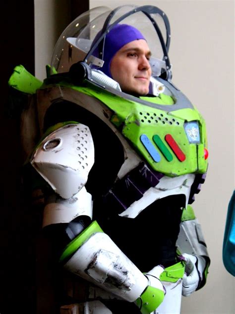 real life Buzz Lightyear | Buzz lightyear costume, Disney cosplay ...