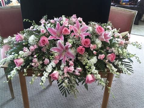 Funeral Flowers & Sympathy Flowers - Send Flowers for Funeral service ...