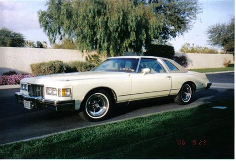 My car I had in college. ..76 Buick Riviera. Lol!! Loved it! | Buick ...