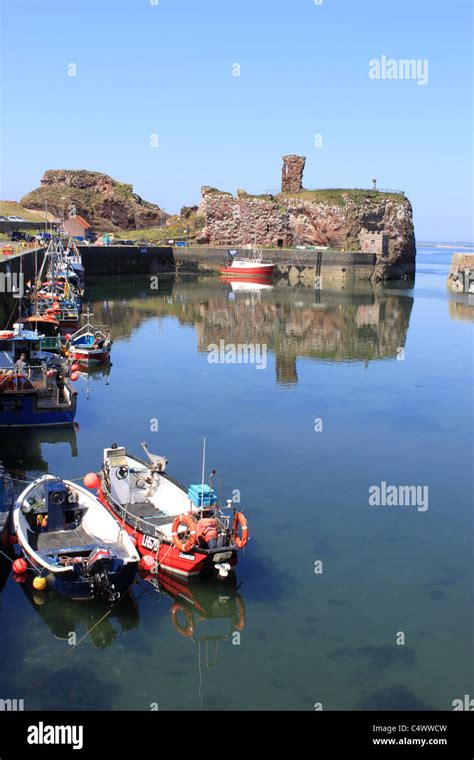 Dunbar Castle ruins and Victoria Harbour, Dunbar, East Lothian ...