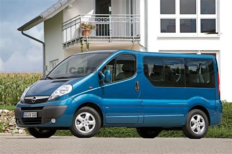 Opel Vivaro Combi images (8 of 12)