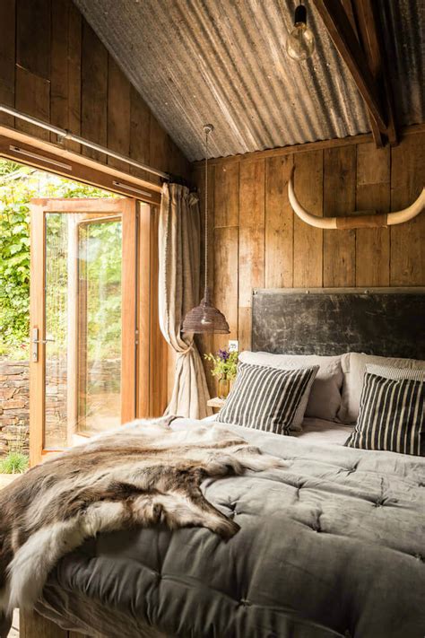 26 Best Rustic Bedroom Decor Ideas and Designs for 2021