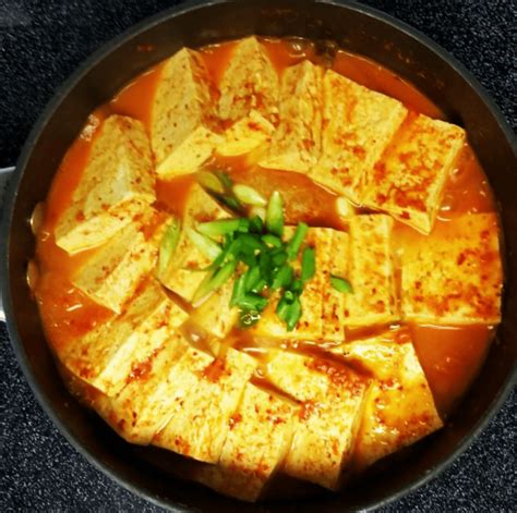 Korean food photo: YUM YUM Kimchi Stew! on Maangchi.com