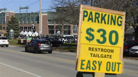 Lambeau Field Parking Guide (Updated): Everything you need to know ...