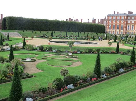 Hampton Court Palace: The Privy Garden ‘The Little Gentleman in the ...