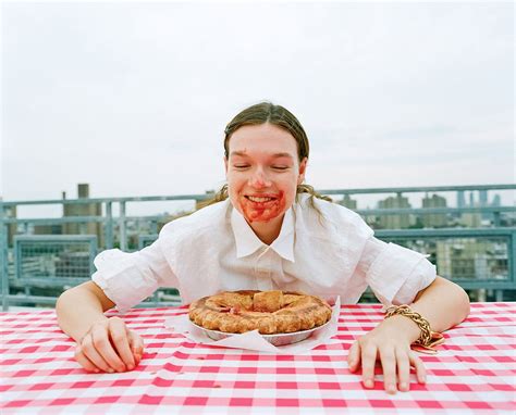 A Pie Eating Contest Fashion Editorial | Comida, Gastronomia, Día del niño