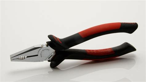 How to use safety wire twisting pliers? - Tool Box!